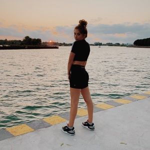 Meet your Posher, Desiree